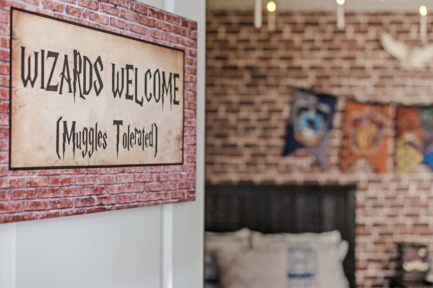 Wizards Welcome sign at the entrance to the Harry Potter bedroom