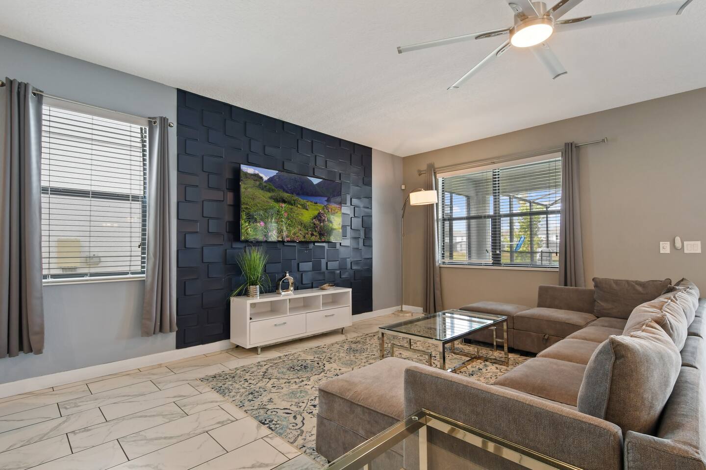 Living, kitchen & dining