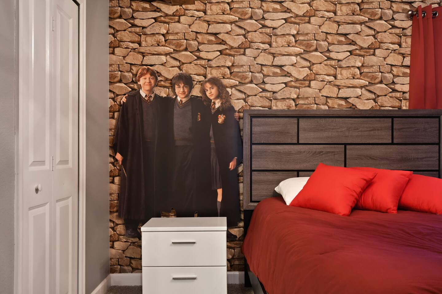 Harry Potter character cutouts beside the queen bed