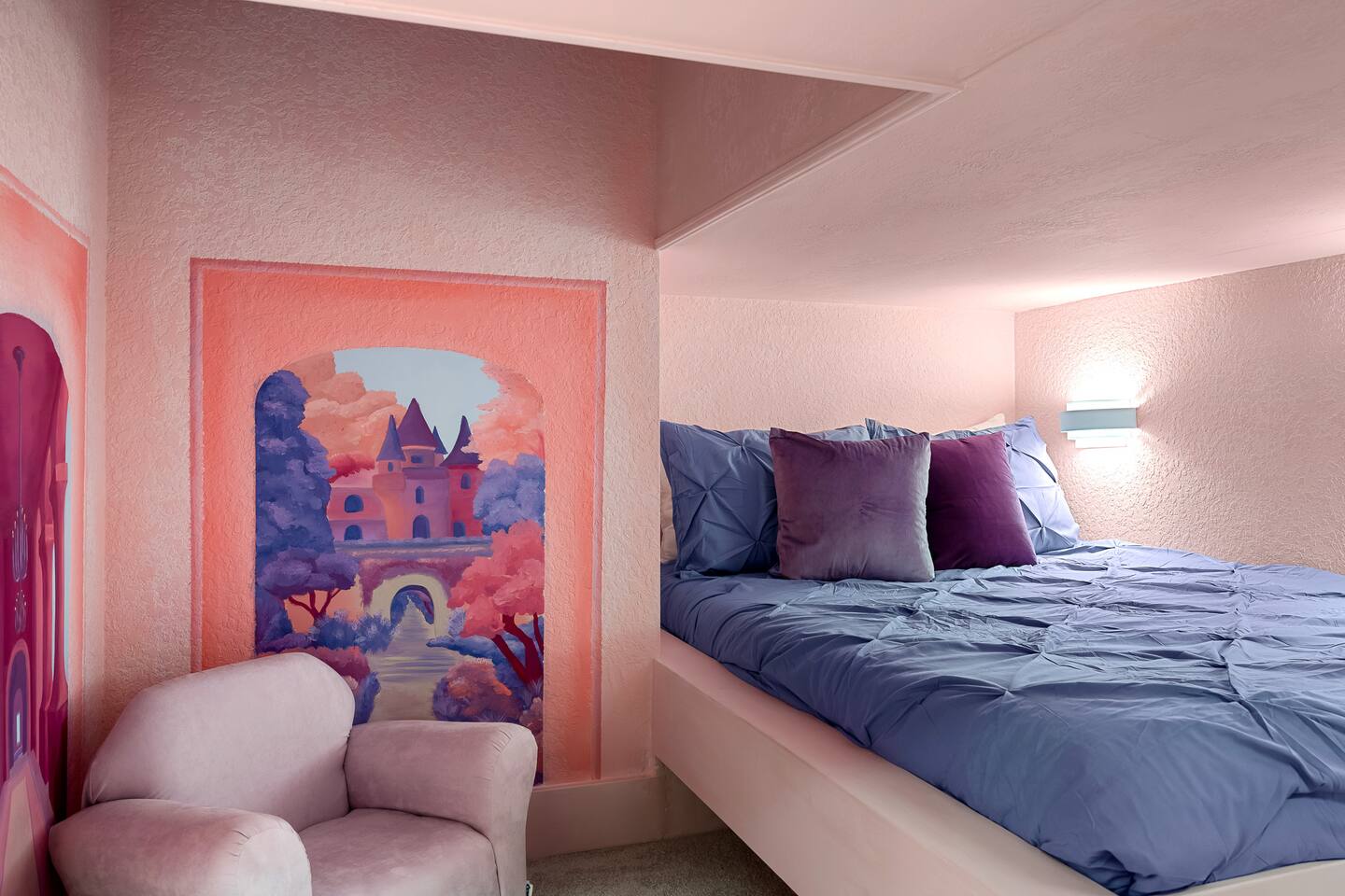Charming Loft Retreat: Dreamy pastel hues and whimsical art