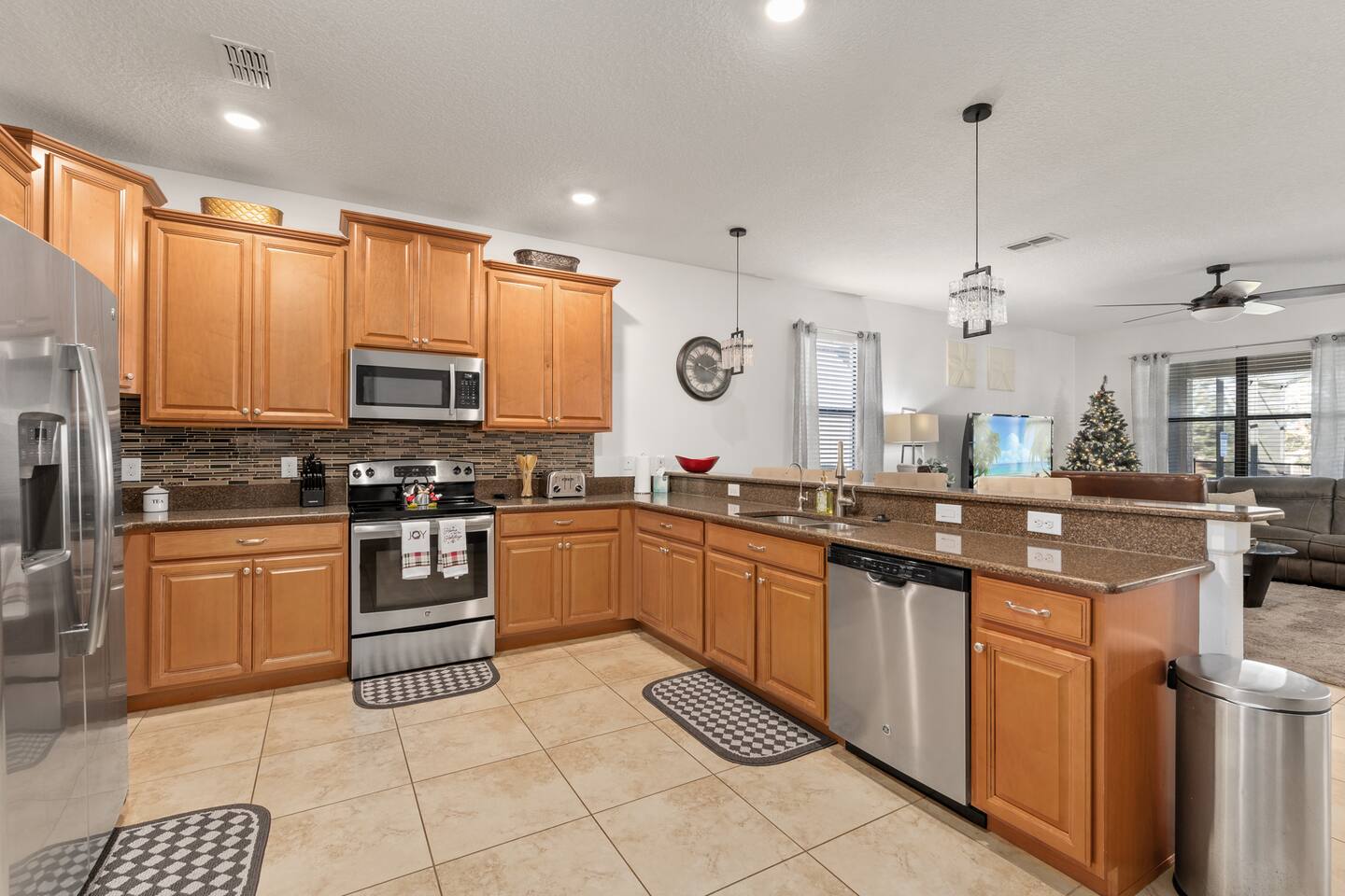 Kitchen, Coffee Bar &amp; Laundry