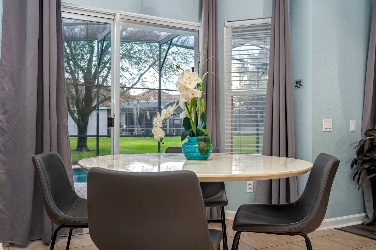 Breakfast nook beside sliding doors to the pool deck.