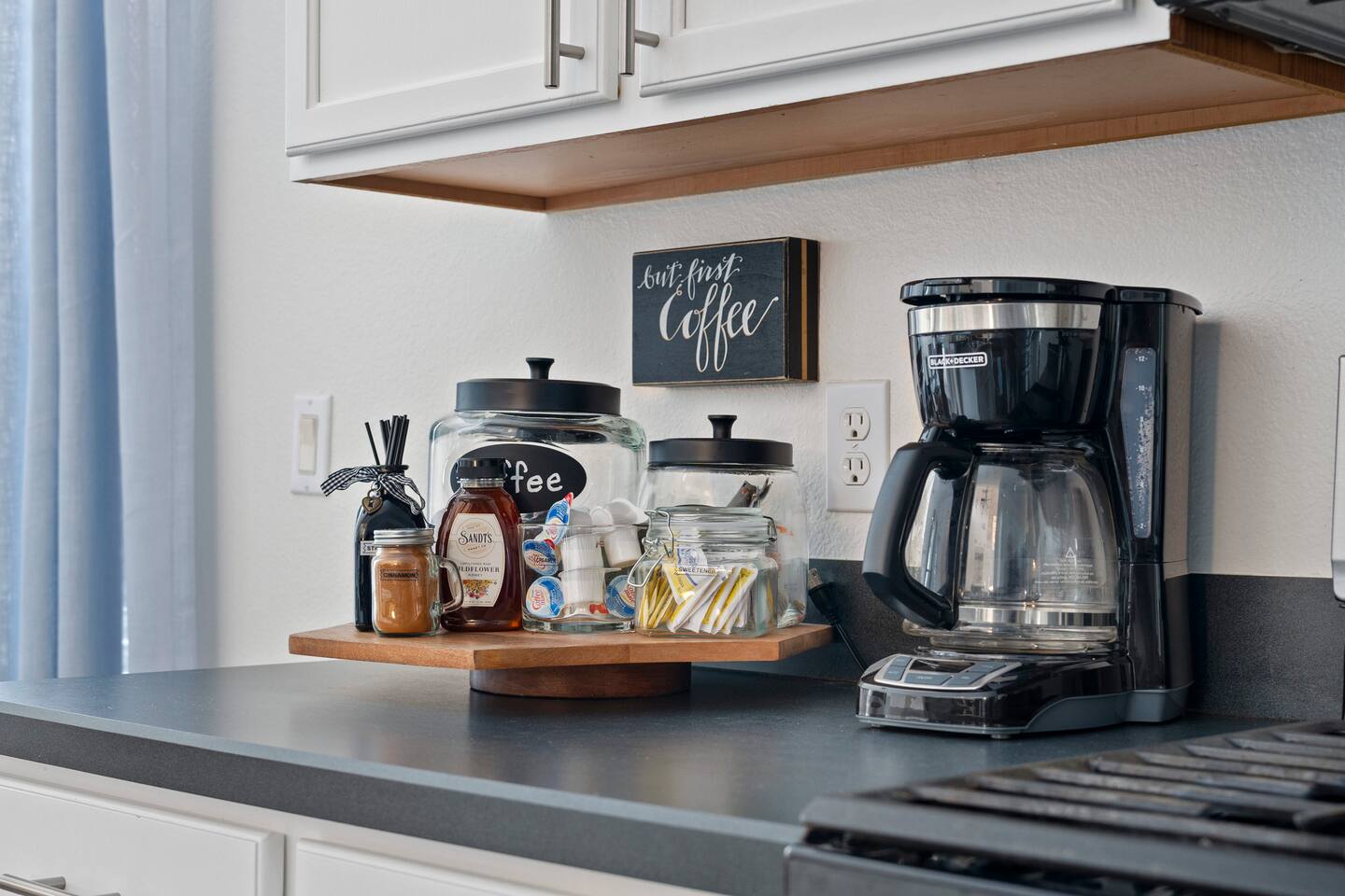 Kitchen Nook: Brew your perfect morning coffee and savor a taste of relaxation!
