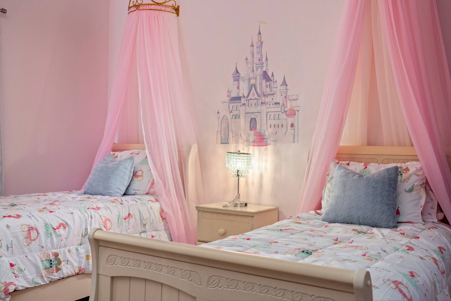 Princess Bedroom: Enchanting decor and whimsical touches await in this fairy-tal