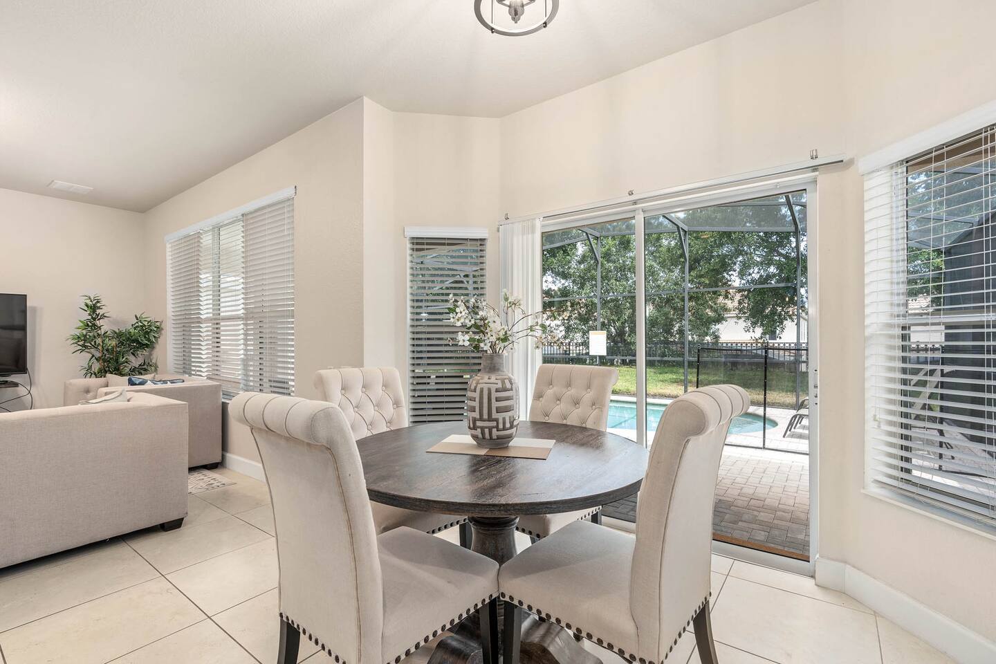 Dining Area: Elegant seating, perfect for meals or memories!