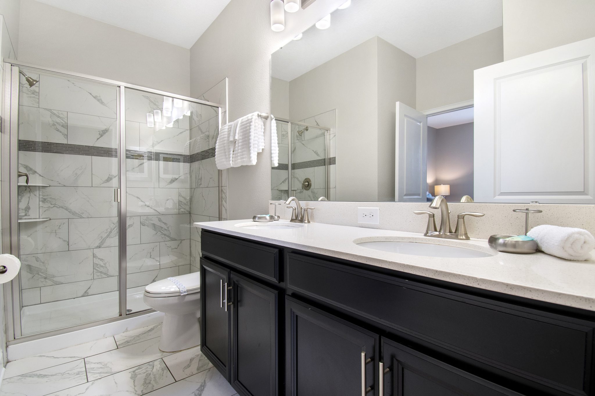 En-suite full bathroom