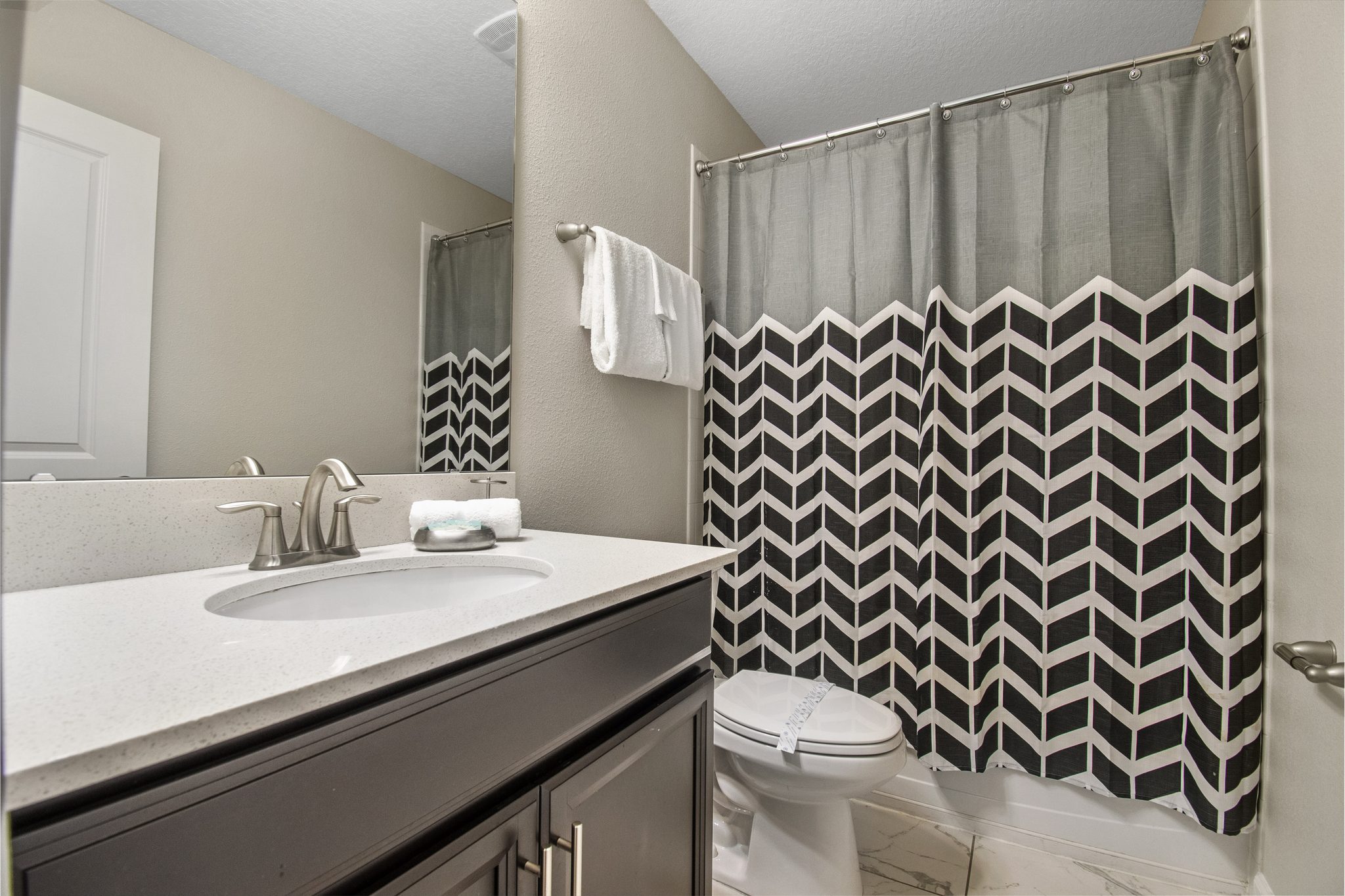 Upstairs full bathroom