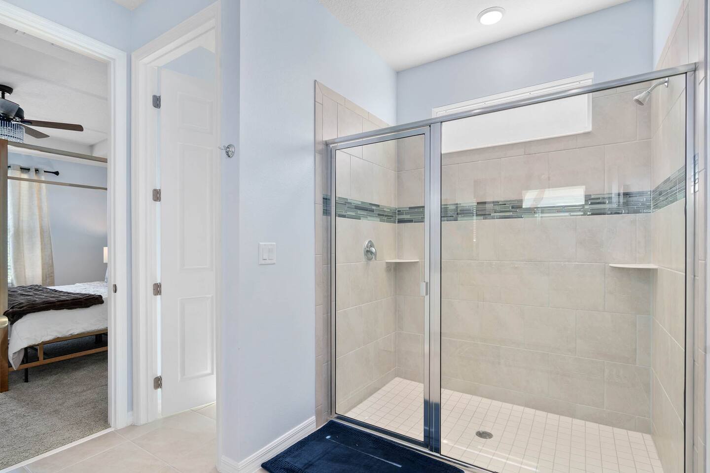 Jack n Jill bathrooms on several of the upstairs bedrooms means 6 of the bedroom